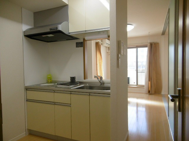 キッチン　写真は201号室です（参考）
