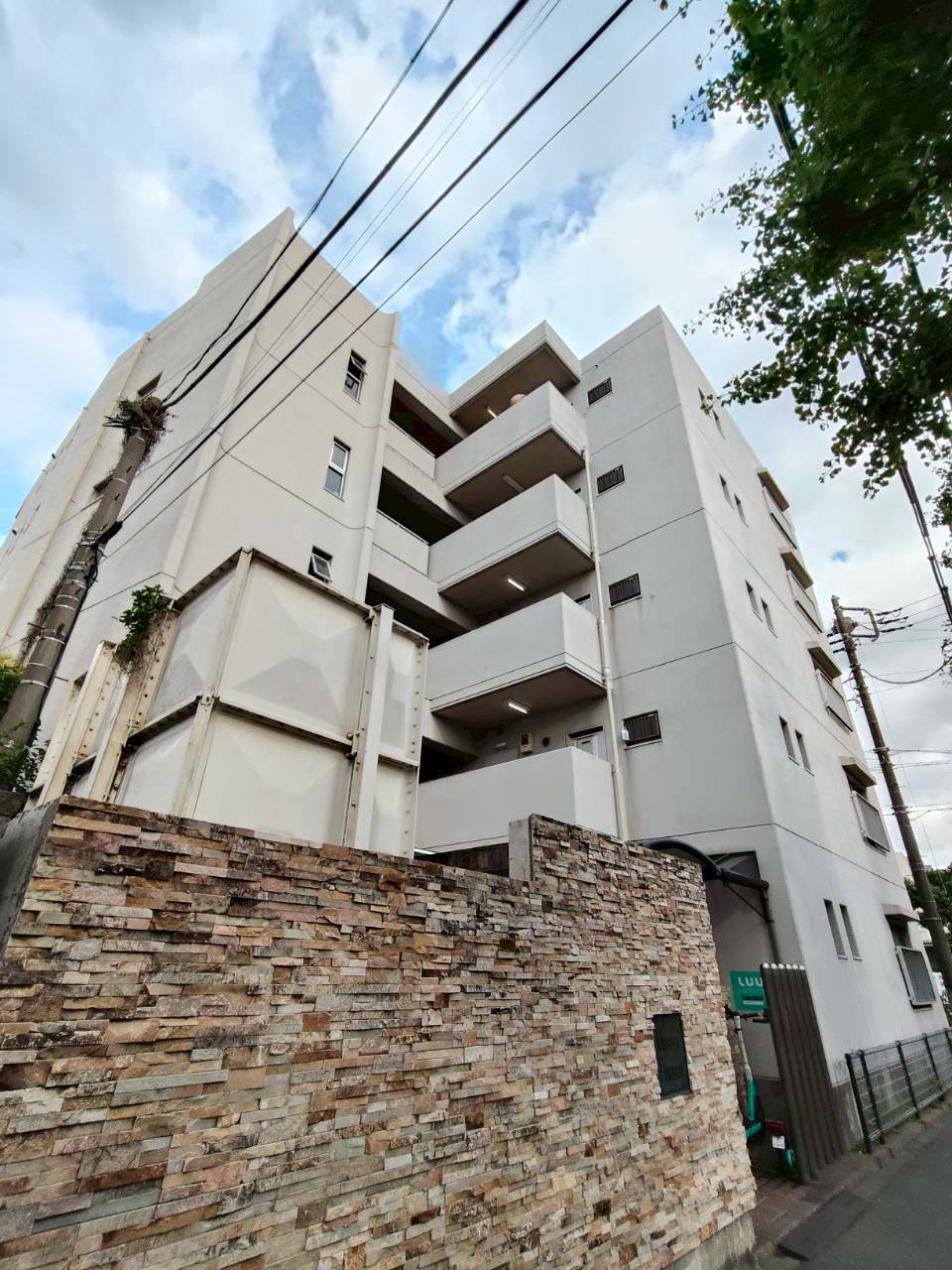 建物外観　外壁タイル張り☆