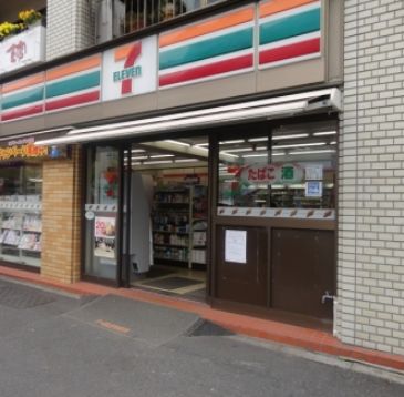 コンビニ　セブンイレブン港区芝4丁目店（コンビニ）まで108m