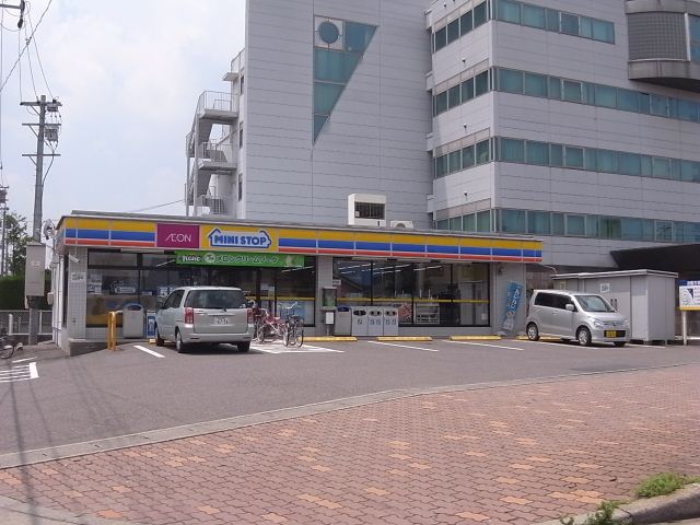 コンビニ　ミニストップ（コンビニ）まで340m