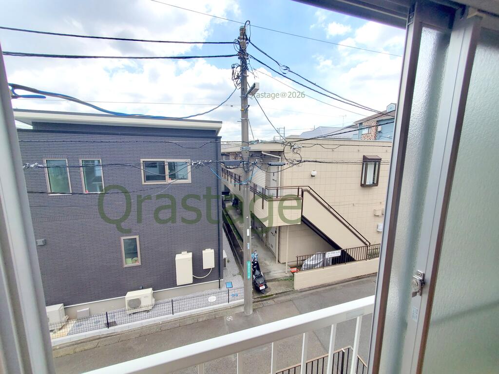 眺望　前面は道路ですので、圧迫感はございません