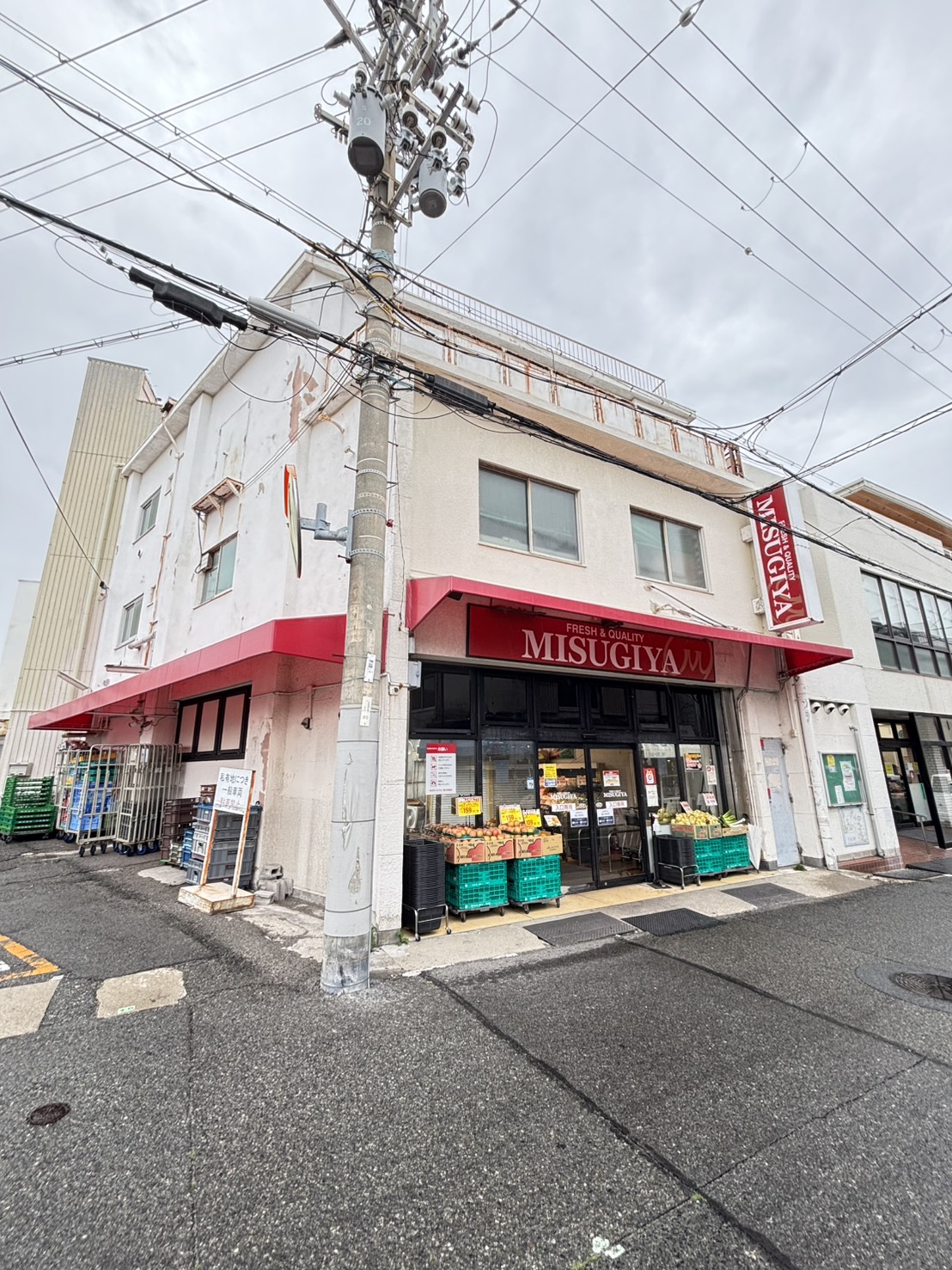 スーパー　三杉屋滝の茶屋店（スーパー）まで902m