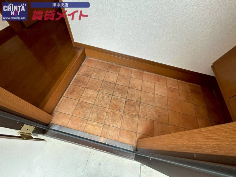 玄関　同型参考写真
