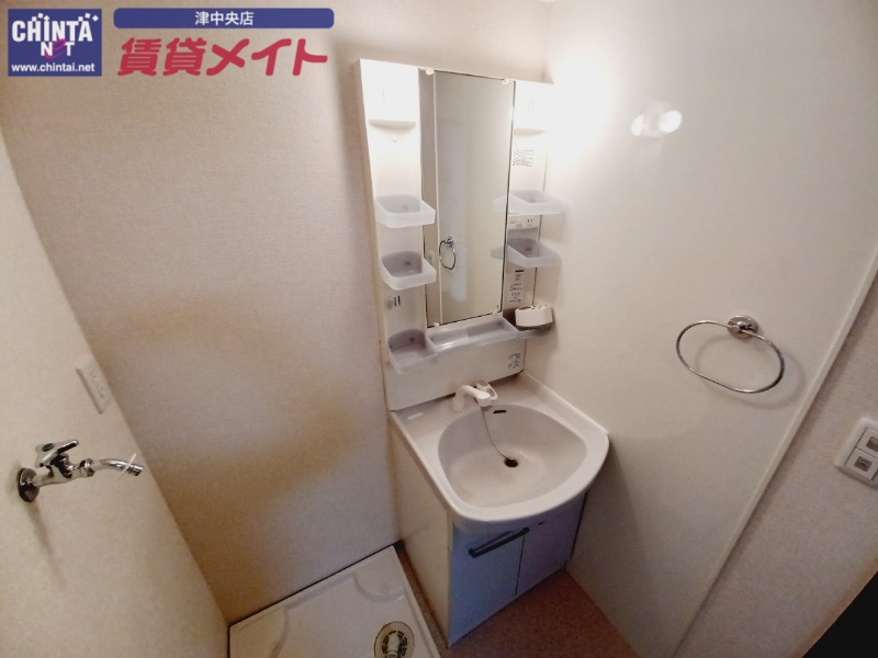 洗面設備　同型参考写真