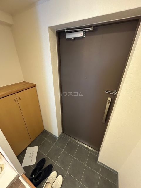 エスリード南森町駅前の玄関写真