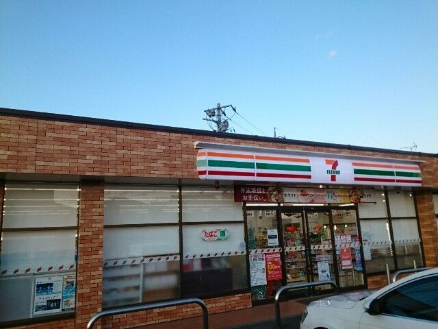 コンビニ　セブンイレブン下中居町店（コンビニ）まで450m