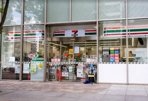 コンビニ　セブンイレブン 北の丸スクエア店（コンビニ）まで521m