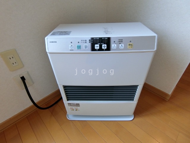 その他設備　冬はあったか石油ストーブです。