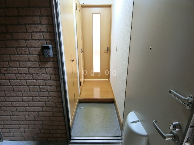 玄関　ゆったりとした玄関です。