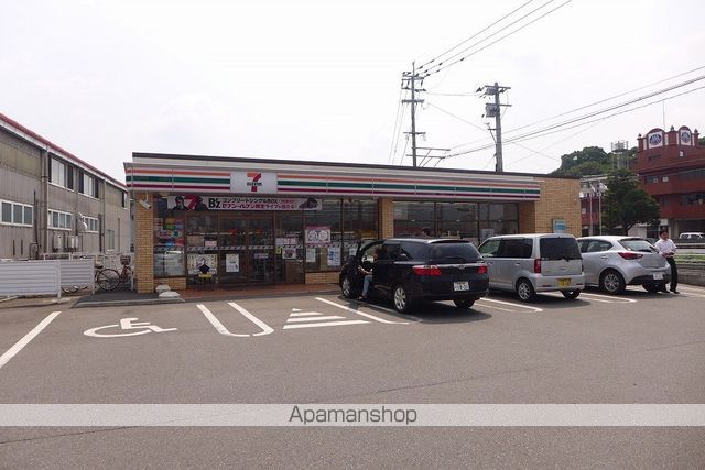 コンビニ　セブンイレブン（コンビニ）まで617m
