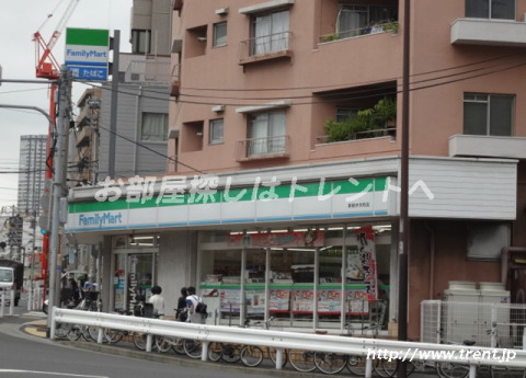 コンビニ　ファミリーマート新宿弁天町店（コンビニ）まで60m
