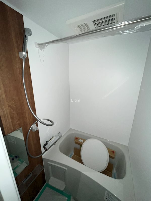 バス・シャワールーム　間取り反転タイプの写真です