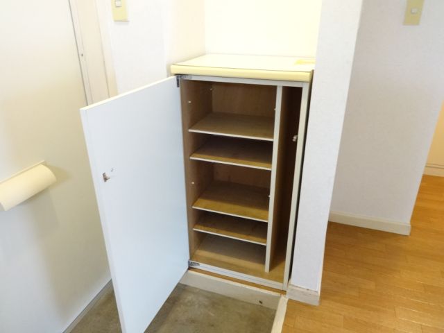 玄関　下駄箱です