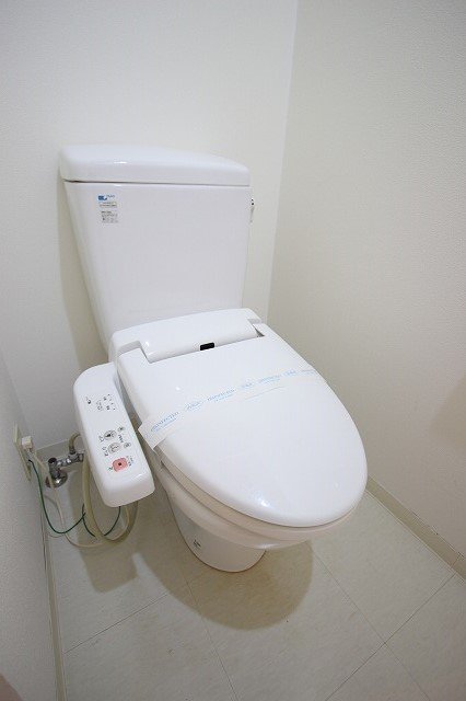 トイレ　同物件、別号室のものです。