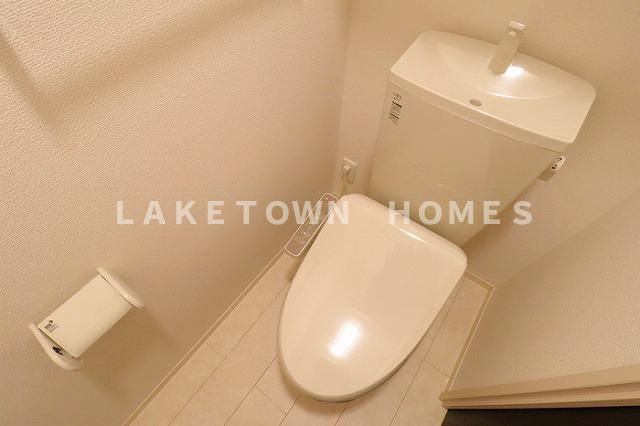 トイレ　温水洗浄暖房便座付のトイレです。