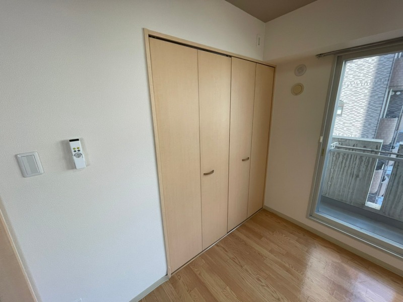 収納　寝室の収納です。部屋がすっきり片付きます。