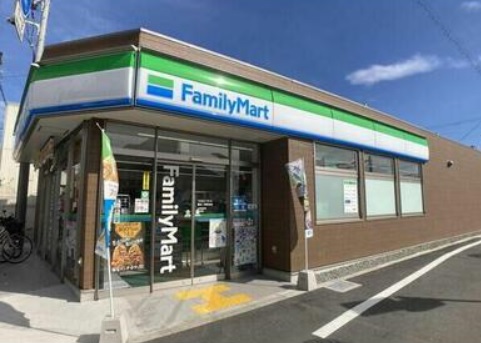 コンビニ　ファミリーマート 諏訪ノ森駅前店（コンビニ）まで536m