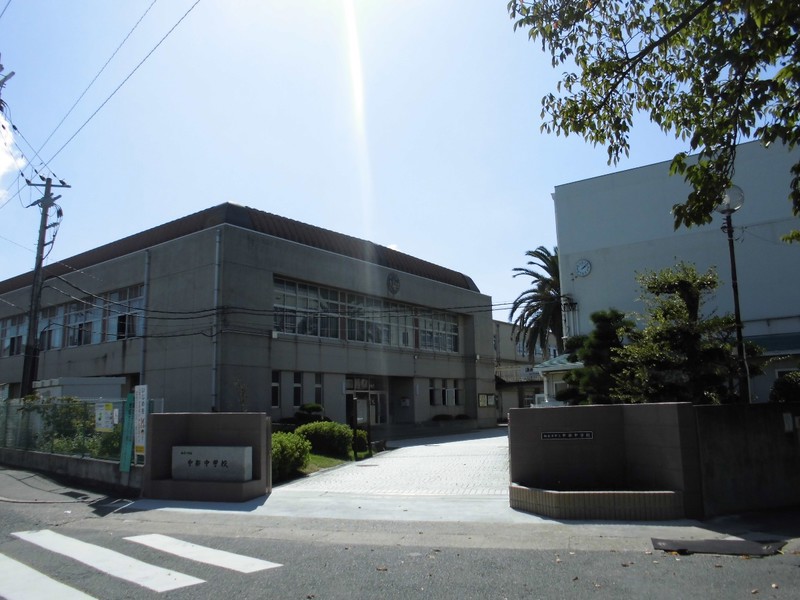 中学校　加古川市立中部中学校（中学校）まで1407m