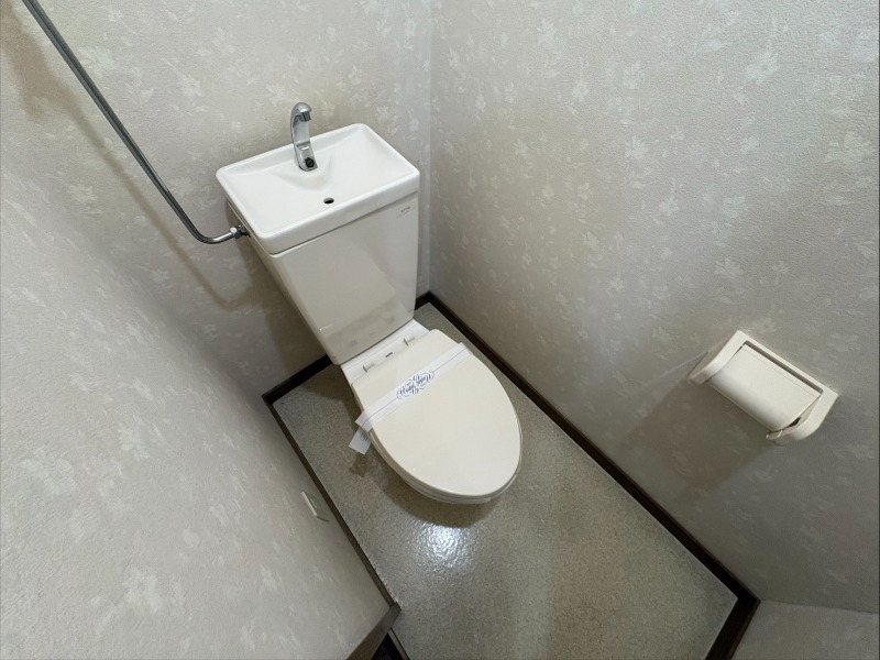 トイレ　こちらはトイレです。清潔感があり、安心して使用できます。