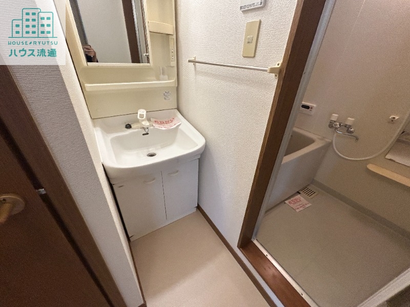 洗面設備　※別号室の写真になります。