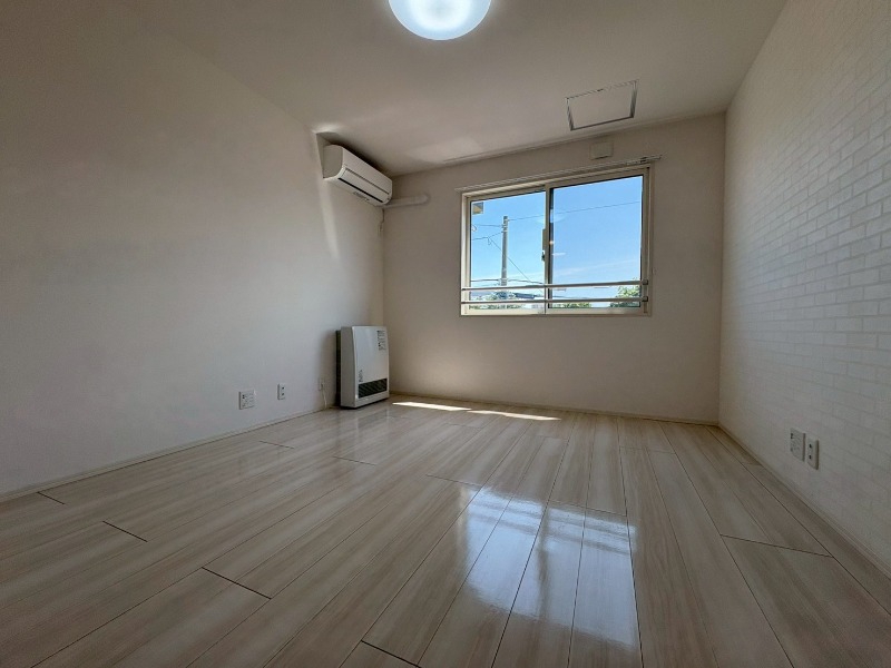 居室・リビング　広くてキレイなお部屋が広がっていて、充実した生活が送れそう。