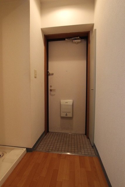 玄関　同物件別号室の写真です。