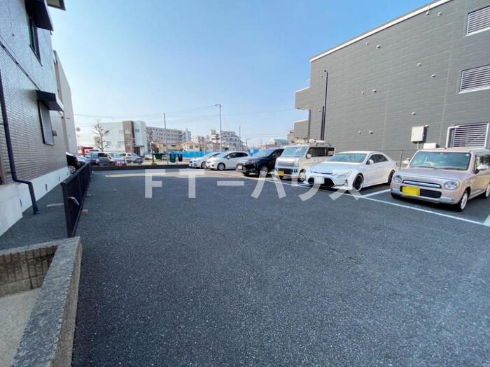駐車場　駐車場