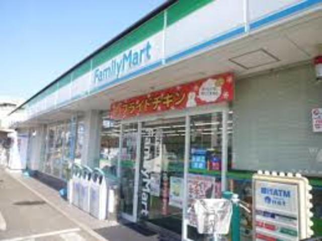 コンビニ　ファミリーマート（コンビニ）まで545m