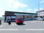 コンビニ　ファミリーマート京田辺草内店（コンビニ）まで427m