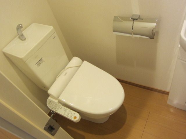 トイレ　温水洗浄便座