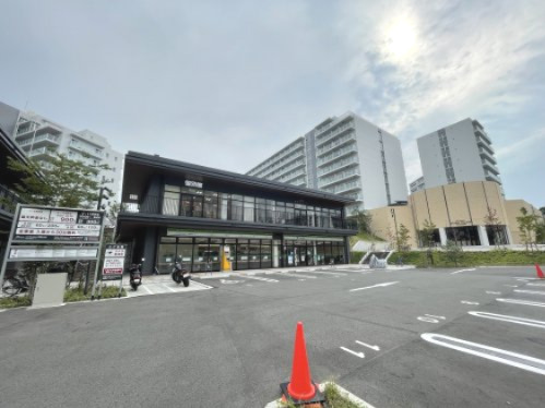 コンビニ　ファミリーマート グローバルビレッジ津雲台店（コンビニ）まで914m