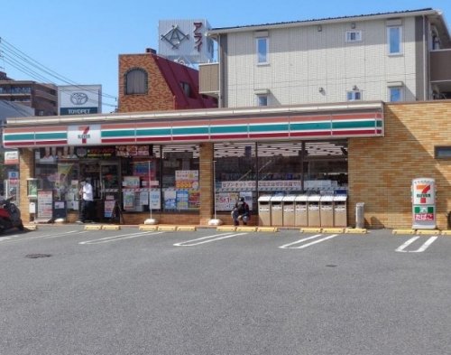 コンビニ　セブン‐イレブン 市川真間１丁目店（コンビニ）まで983m