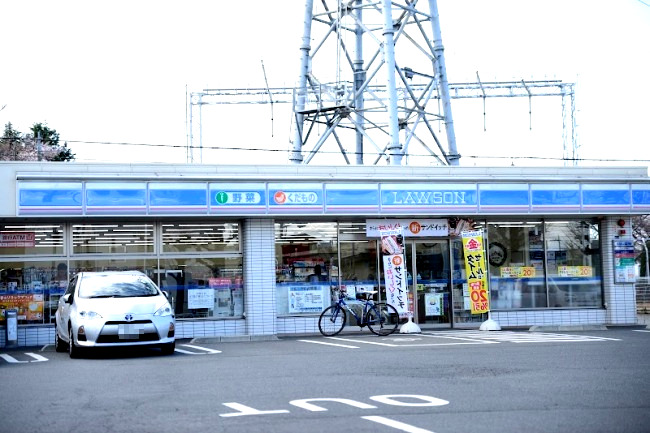 コンビニ　ローソン 東久留米滝山七丁目店（コンビニ）まで557m