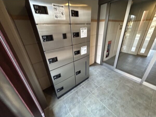 エントランス　名古屋で一番初期費用の安い賃貸専門の不動産会社です(^^)