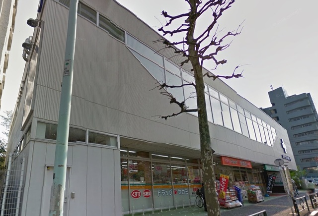 ドラックストア　ドラッグセガミ練馬店（ドラッグストア）まで583m