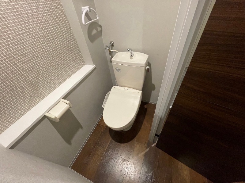 トイレ　こちらはトイレです。清潔感があり、安心して使用できます。