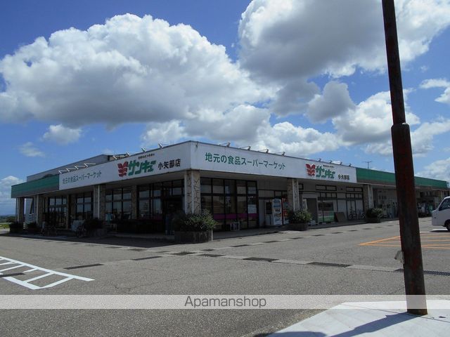 スーパー　サンキュー小矢部店（スーパー）まで275m