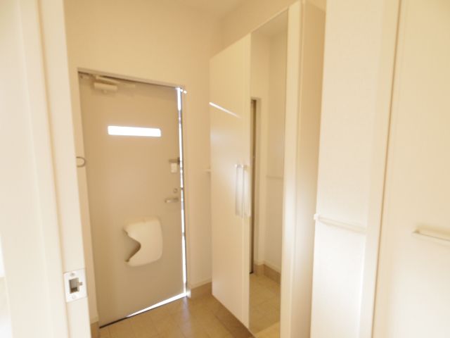 玄関　収納もある玄関です
