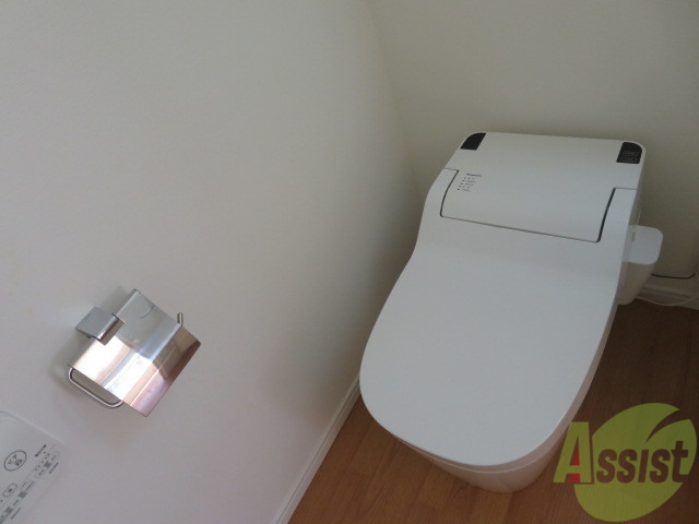 トイレ　ウォシュレット機能がついたトイレです。安心して使用できますね