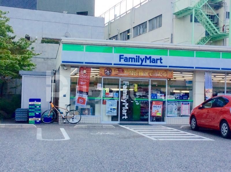 コンビニ　ファミリーマート小豆沢一丁目店（コンビニ）まで100m