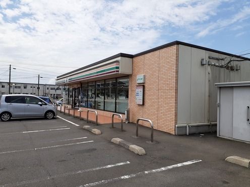 コンビニ　セブンイレブン国分重久店（コンビニ）まで220m