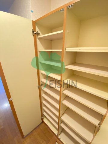 玄関　下駄箱もしっかりついてます！