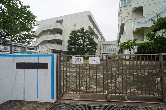 中学校　横浜市立根岸中学校（中学校）まで841m