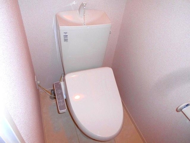 トイレ　温水洗浄暖房便座