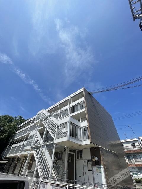 建物外観　スマートに佇むお家。毎日が楽しくなります。