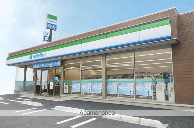 コンビニ　ファミリーマート（コンビニ）まで585m