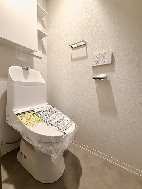 トイレ　※写真は同タイプ住戸です。