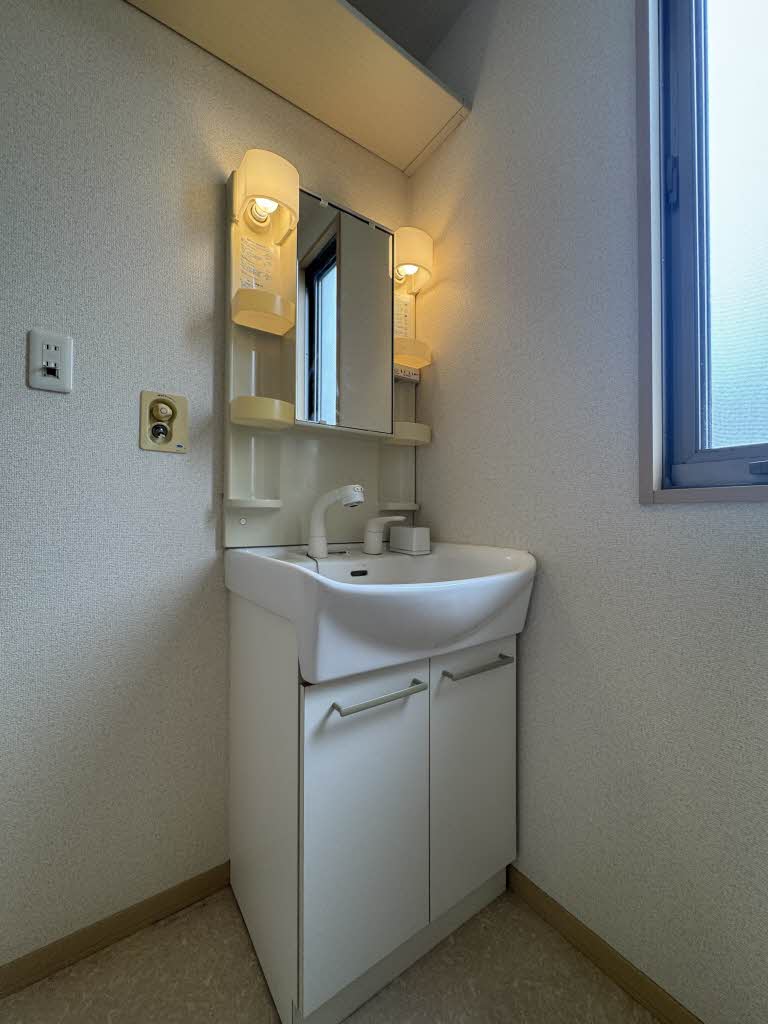 洗面設備　スペースが確保できる洗面所です