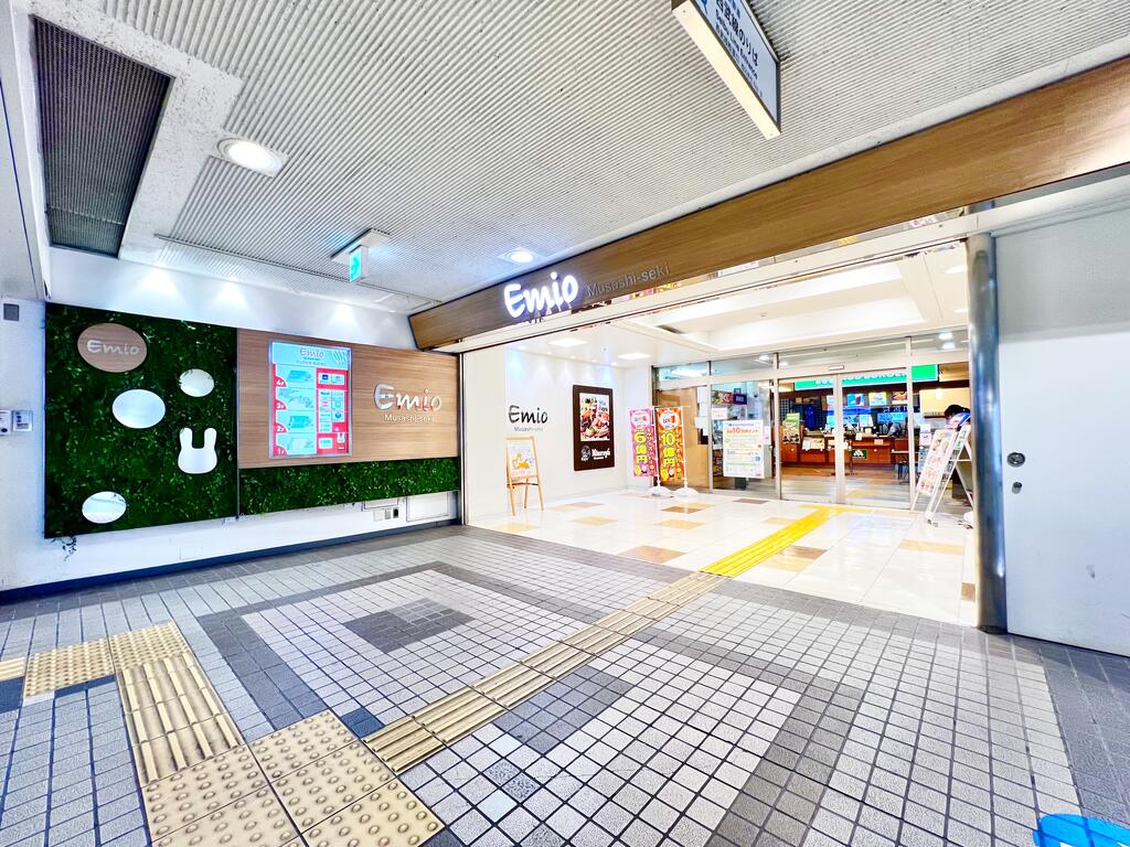 ショッピングセンター　エミオ（ショッピングセンター）まで80m