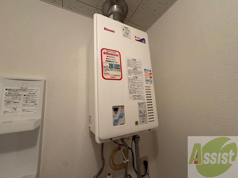 その他設備　給湯器です。操作しやすいパネルになってます。